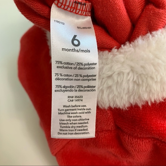 ⭐️3 for $12⭐️ Carter’s Santa Suit and hat - Picture 5 of 6